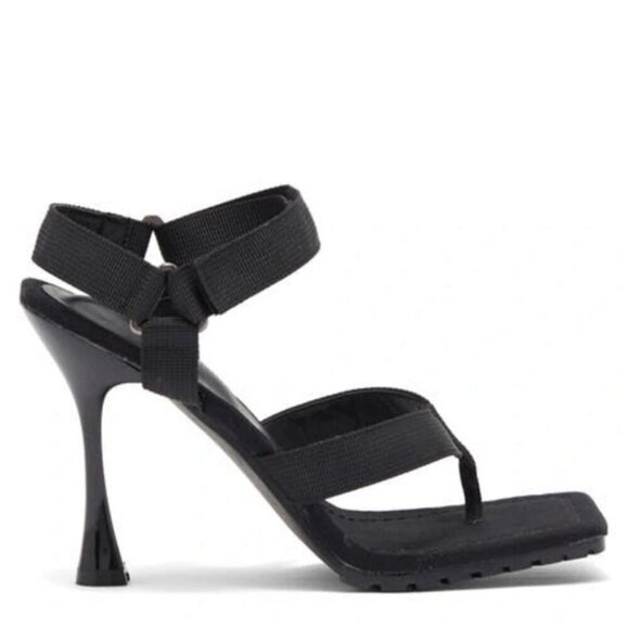 WIld Diva Black Thong Flip Flop Inspired Adjustable Strap Heel Size 10 NWT - Picture 2 of 9